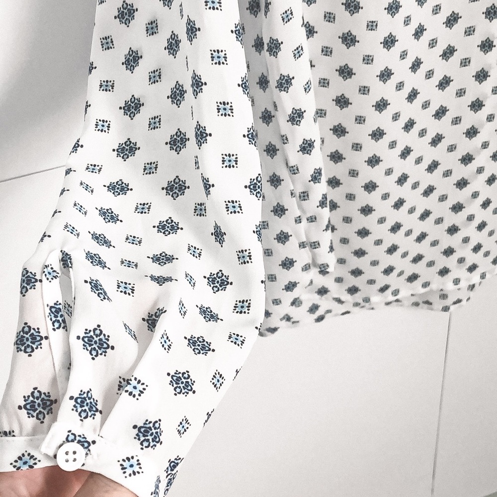Pleione Printed Blouse - Picture 4 of 5